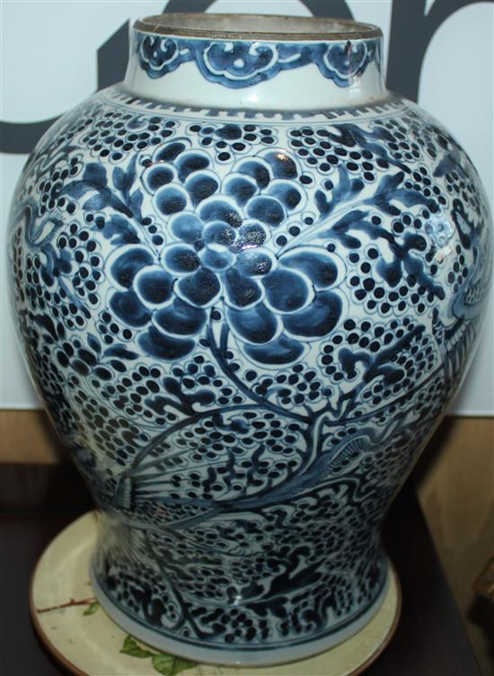 A Chinese blue and white jar baluster jar, 19th century, 32cm